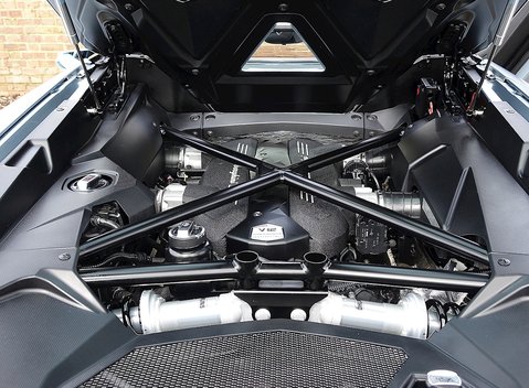 Lamborghini Aventador LP 700-4 Roadster 6