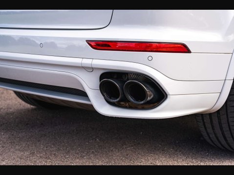 Porsche Cayenne 24