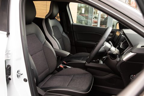 Renault Captur TECHNO E-TECH 33