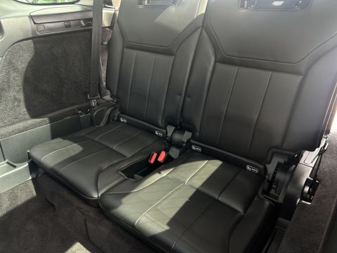 Land Rover Discovery 3.0 SD V6 Landmark Edition Auto 4WD Euro 6 (s/s) 5dr 59