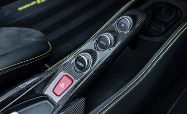 Ferrari F8 Spider 24