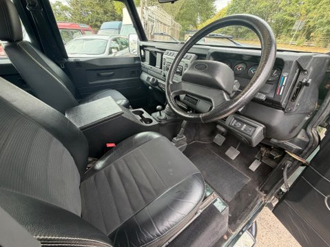 Land Rover Defender 110 TD5 XS STATION WAGON 11