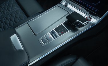 Audi RS6 AVANT PERFORMANCE 25