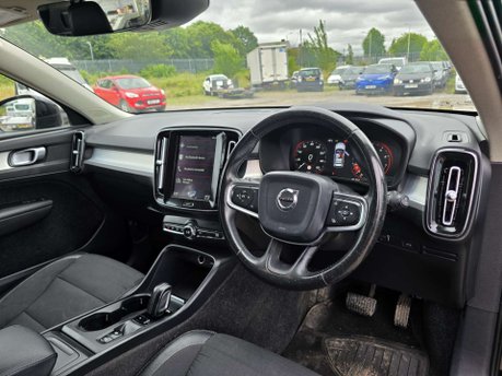 Volvo XC40 2.0 T4 Momentum SUV 5dr Petrol Auto AWD Euro 6 (s/s) (190 ps) 36