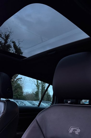Volkswagen Golf R TSI 4MOTION DSG -LEATHER -CAMERA-PRETORIAS -PAN ROOF -WHITE/SILVER -GHOST 