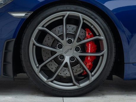 Porsche Cayman GT4 (718)