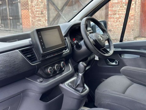 Renault Trafic 2.0 dCi LL30 Advance Minibus Double Cab 5dr Diesel EDC L2 H1 Euro 6 (s/s) ( 21