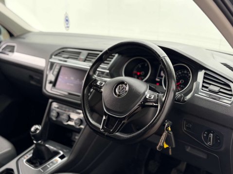 Volkswagen Tiguan 2.0 Tiguan SE Nav TDI BlueMotion Technology 5dr 42