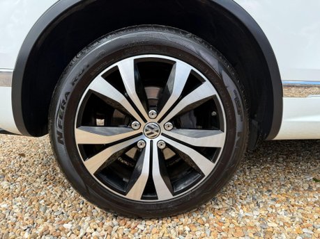 Volkswagen Touareg 3.0 TDI V6 BlueMotion Tech R-Line Tiptronic 4WD Euro 6 (s/s) 5dr 16