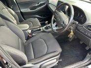 Hyundai i30 1.6 CRDI SE NAV 5 Dr 14