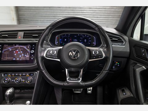Volkswagen Tiguan 2.0 TDI R-Line Tech DSG 4Motion Euro 6 (s/s) 5dr 37