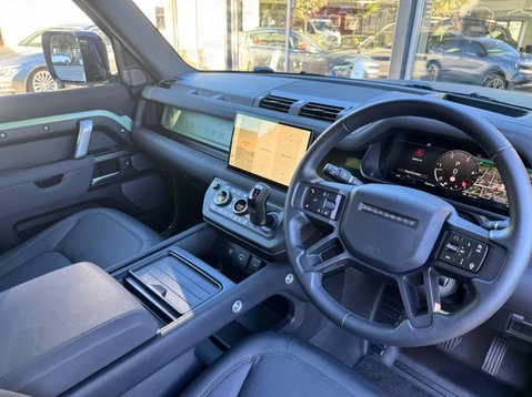 Land Rover Defender 75TH LIMITED EDITION 11