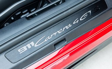 Porsche 911 Carrera 4 GTS (992) 18