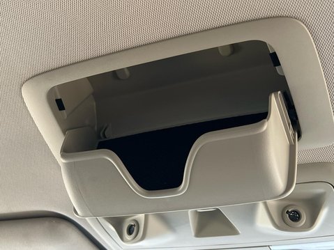 Mitsubishi Outlander PHEV DESIGN 26