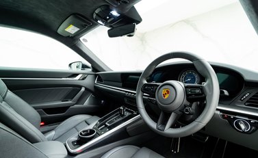 Porsche 911 Turbo S (992) 13