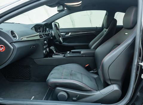 Mercedes-Benz C63 AMG Black Series 16