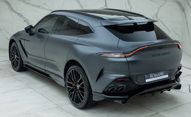 Aston Martin DBX 707 9