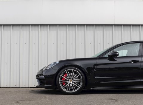 Porsche Panamera Turbo Sport Turismo 28