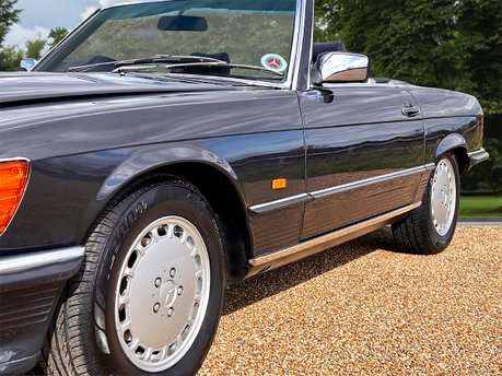 Mercedes-Benz SL Series 300 SL 18