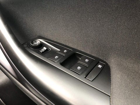 Vauxhall Astra 1.6 CDTi Tech Line Sports Tourer Euro 6 (s/s) 5dr 33