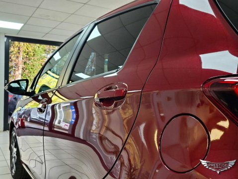 Toyota Yaris 1.5 VVT-h Design E-CVT Euro 6 5dr 64