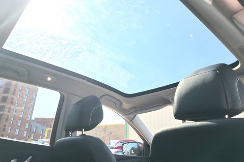 Renault Kadjar SIGNATURE NAV TCE AUTOMATIC..GLASS ROOF.9 SERVICES 16