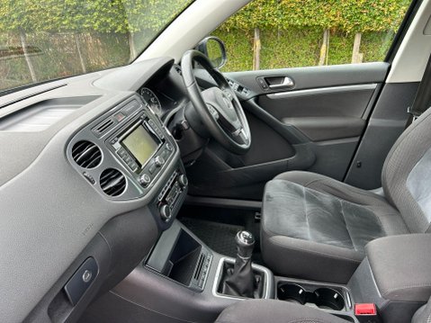 Volkswagen Tiguan 2.0 TDI BlueMotion Tech Match 4WD Euro 5 (s/s) 5dr 11