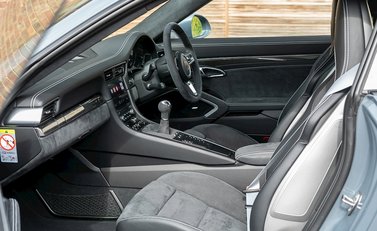 Porsche 911 (991.2) Carrera GTS 14
