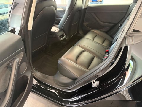 Tesla Model 3 Auto RWD 4dr 17