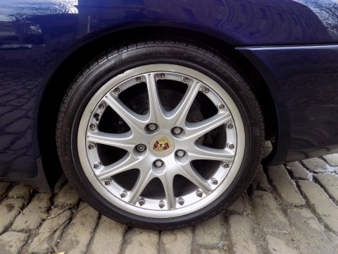 Porsche 911 CARRERA 2 CONVERTIBLE 38