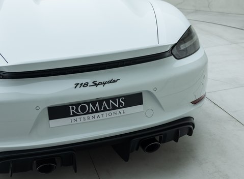 Porsche 718 SPYDER 32