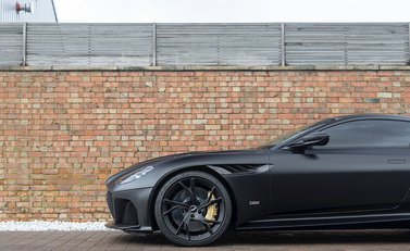 Aston Martin DBS Superleggera 32