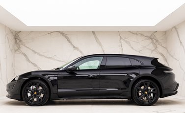 Porsche Taycan 4S Cross Turismo 2