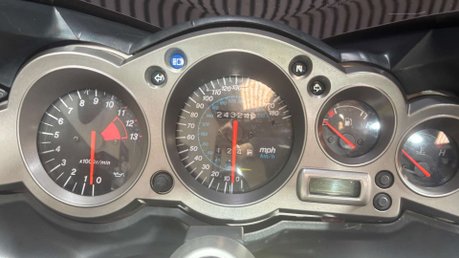 Kawasaki ZZR 2003 ONLY 24K TOURER PROJECT BIKE SPARES OR REPAIR 1200CC 22