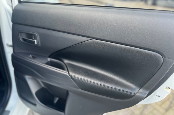 Mitsubishi Outlander PHEV 2.0h 12kWh GX4h CVT 4WD AUTO 23