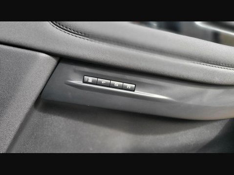 Land Rover Discovery Sport R-DYNAMIC HSE 32