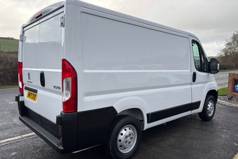 Peugeot Boxer 333 L1 H1 120 ps BlueHdi Professional - Sat Nav & Air Con 2