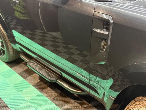 Land Rover Defender 3.0 D250 MHEV X-Dynamic S Auto 4WD Euro 6 (s/s) 3dr 33