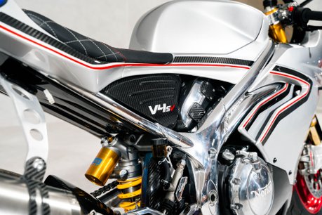 Norton V4 SV. MANX. PLATINUM BODYWORK. ÖHLINS SUSPENSION. RED OZ ALUMINIUM WHEELS 11