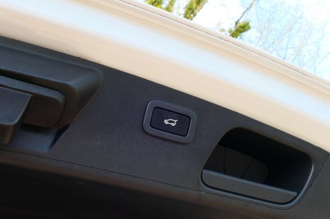 Jaguar E-Pace 2.0 E-PACE Chequered Flag AWD Auto 4WD 5dr 19