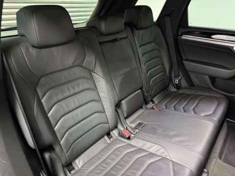 Volkswagen Touareg 3.0 TDI V6 R-Line SUV 5dr Diesel Tiptronic 4Motion Euro 6 (s/s) (286 ps) 55