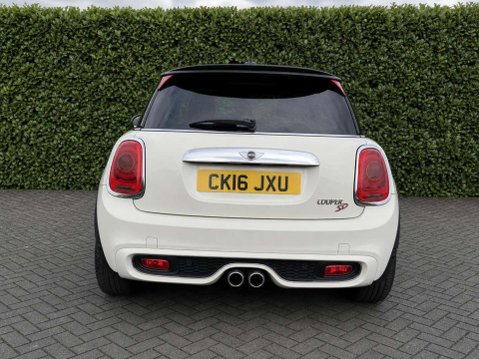 Mini Hatch 2.0 Cooper SD 3dr 6