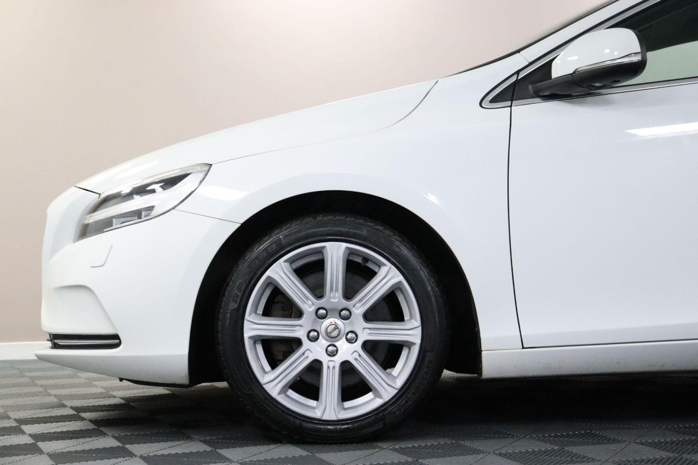 2018 Volvo V40 — image 23