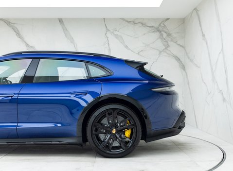 Porsche Taycan Turbo S Cross Turismo 31