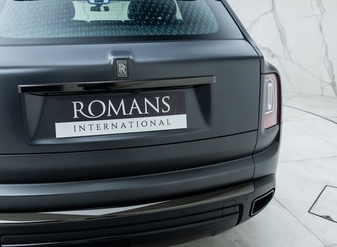 Rolls-Royce Cullinan Black Badge 35