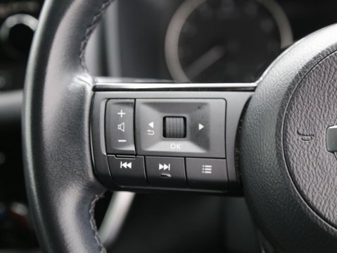 Nissan Qashqai 1.3 DIG-T MHEV N-Connecta Euro 6 (s/s) 5dr 11