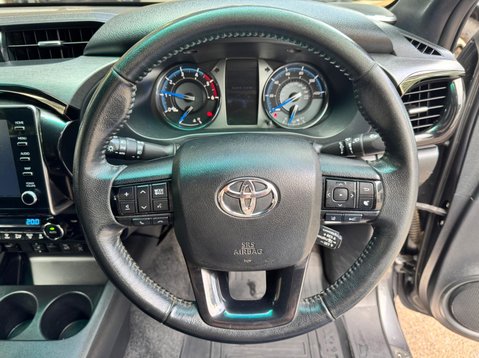 Toyota Hilux INVINCIBLE X 4WD D-4D DCB 34