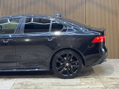 Jaguar XE 2.0 XE R-Sport D Auto 4dr 40
