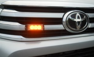 Toyota Hilux INVINCIBLE 4WD D-4D DCB FSH Fresh MOT Recent New Rear Tyres Tow Bar 1 Owner 10