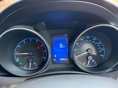 Toyota Auris 1.2 VVT-i Excel Touring Sports CVT Euro 6 (s/s) 5dr (Safety Sense) 39